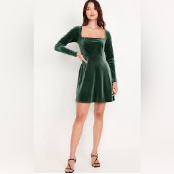 Women's Green Velvet Old Navy Fit And Flare Dress Size ~ XL NEW Holiday - Picture 1 of 2